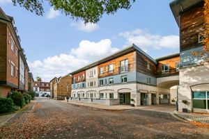 Marina Place, Hampton Wick- click for photo gallery